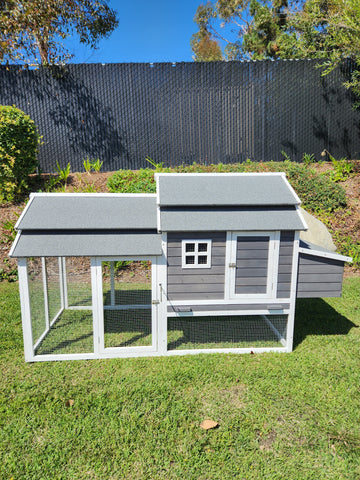 Chicken Coop Cheyenne Grey & White